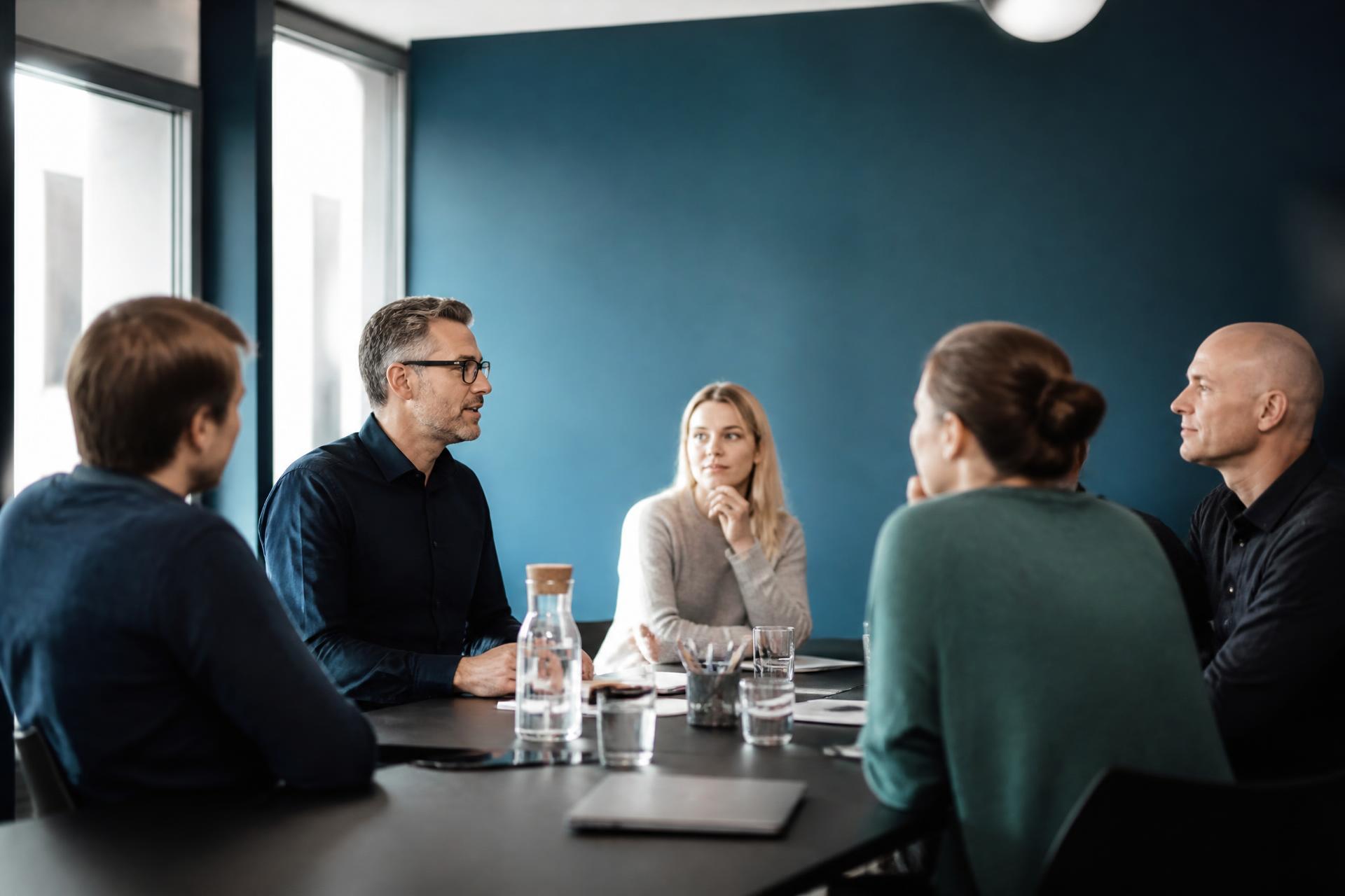 Atelier en entreprise dans une salle de réunion lumineuse
